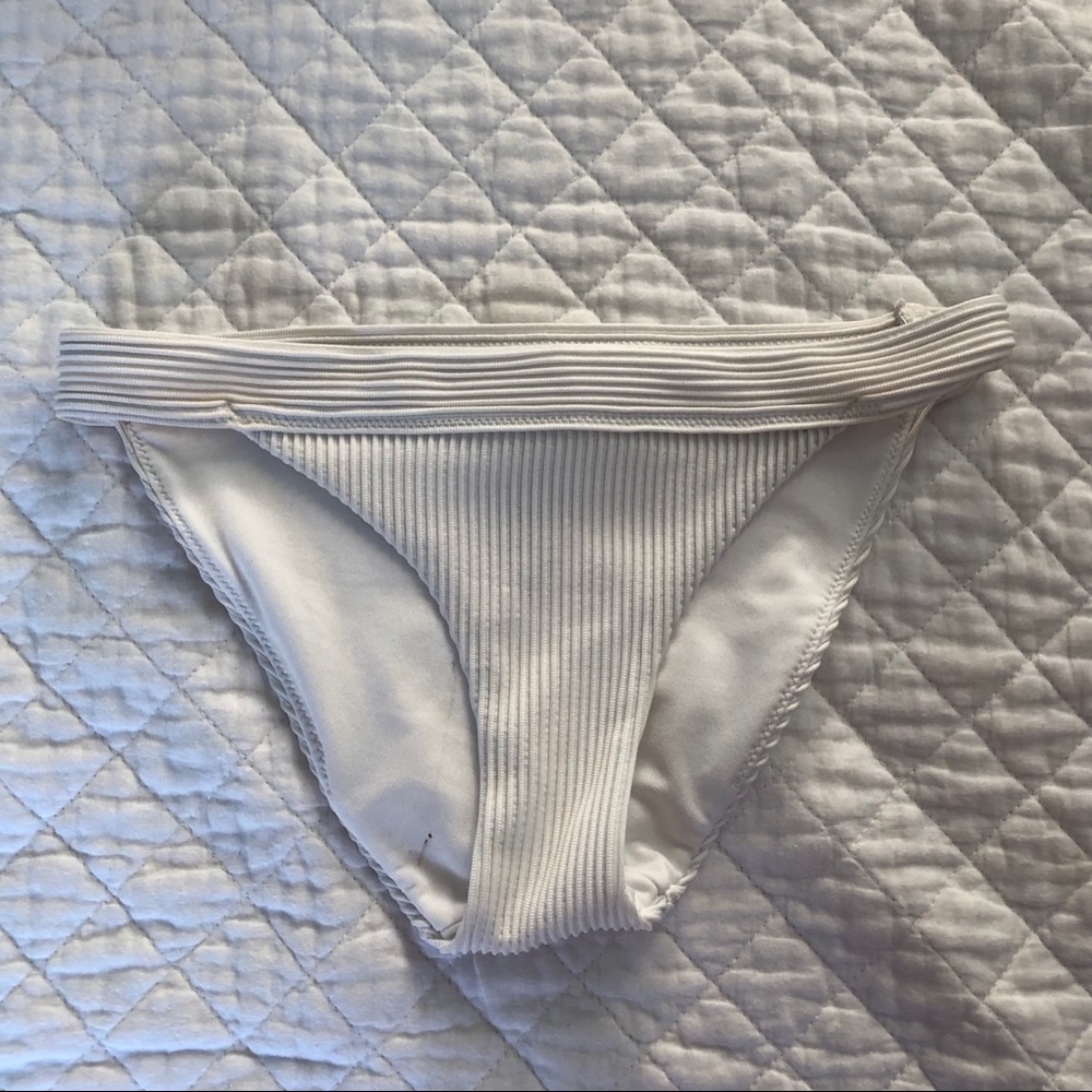 ❤️ SOLD ❤️ Hollister Bikini Bottoms 😍